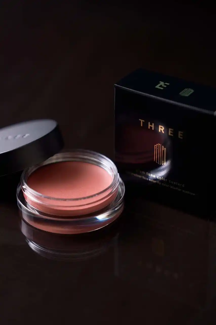 THREEのグラムトーンカラーカスタードに、深みと透明感を醸し出すFETICO限定色が登場