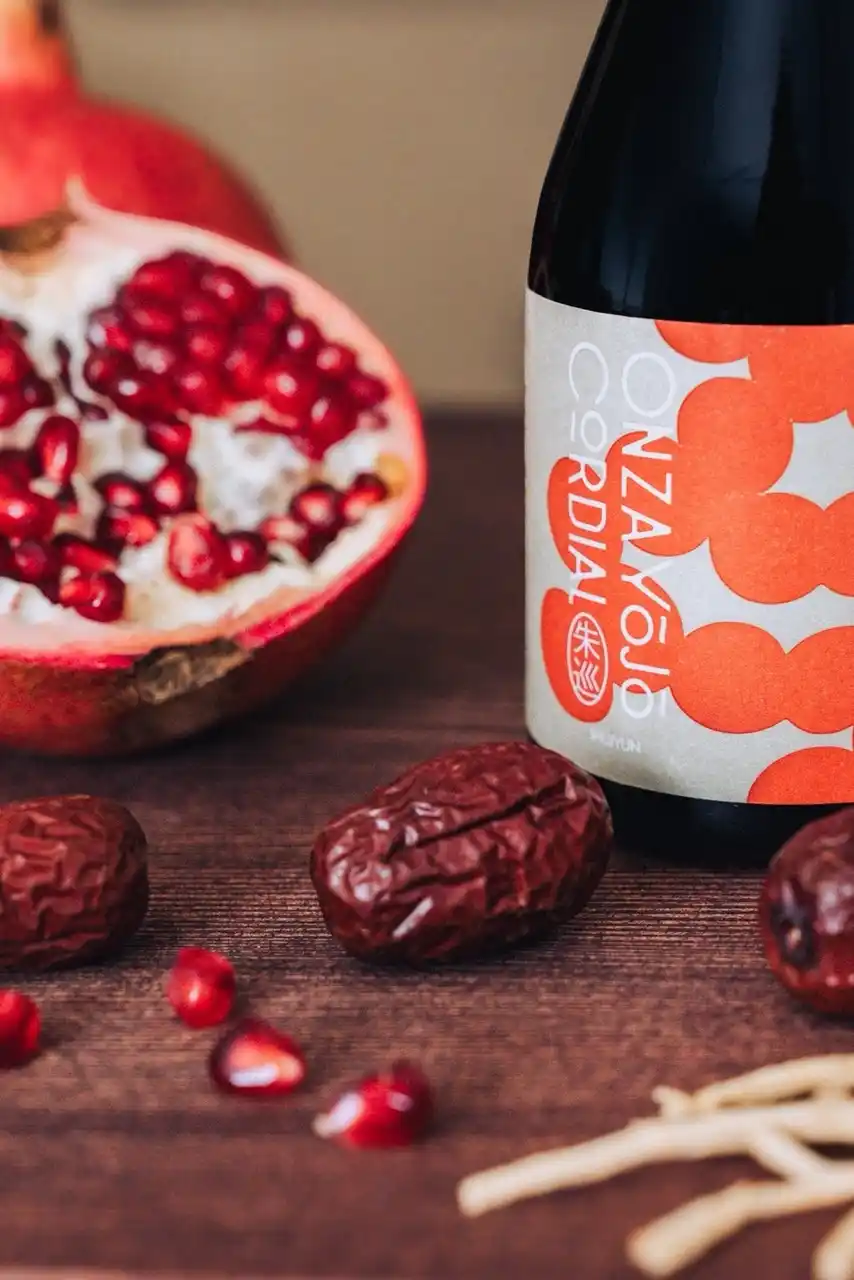 【株式会社Onza】 Onza×薬日本堂監修　薬膳発想のコーディアル『朱巡』新発売～ “養生美学”を日々の暮らしへ～