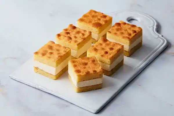 【株式会社HiOLI】 MILK STAR「リッチミルクバターケーキ」がJAL国内線ファーストクラスの機内食に採用決定