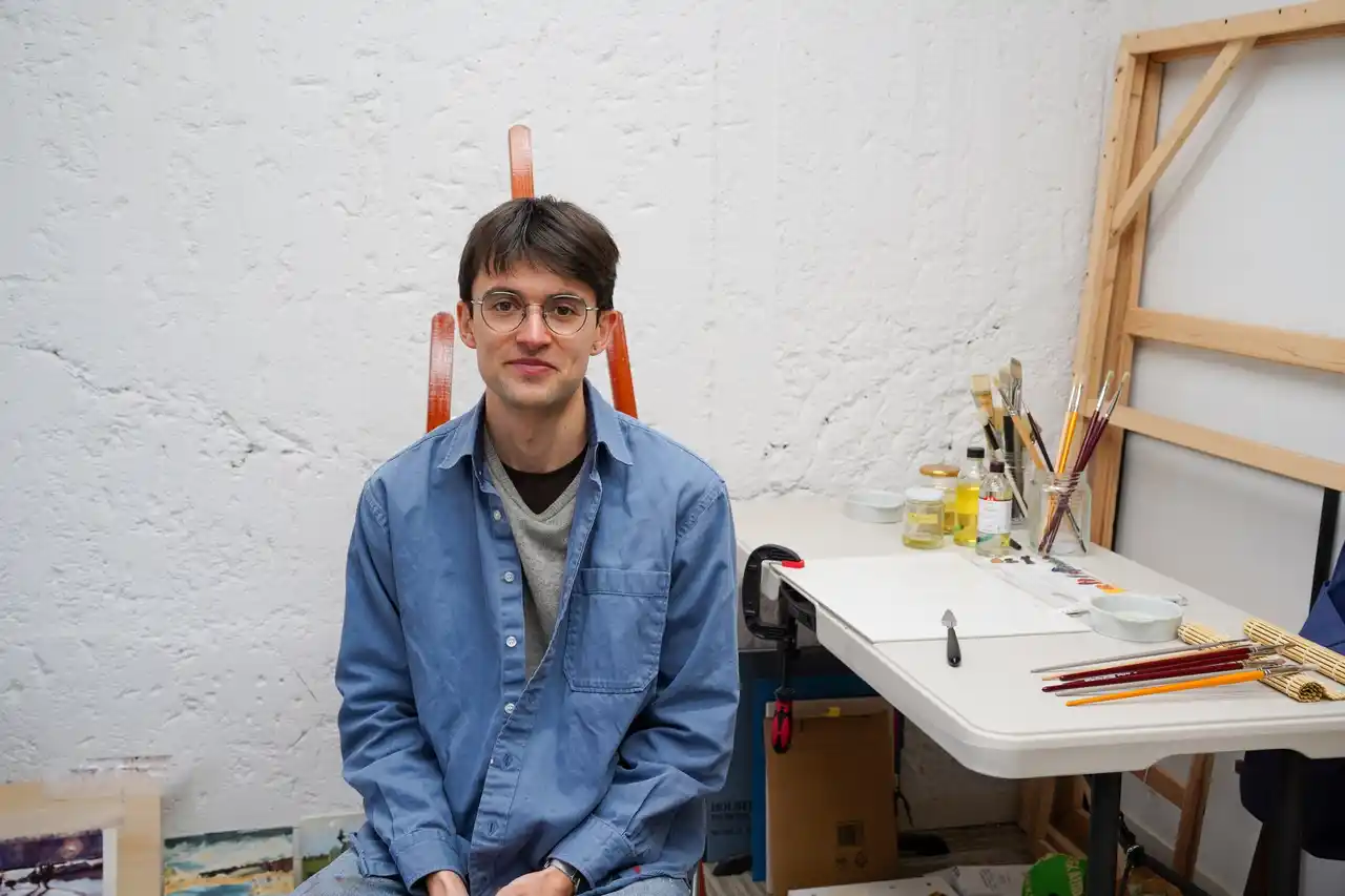 【株式会社アトム】 NAMERIKAWA ARTIST IN RESIDENCE 2026 ドイツ人作家 パウル・グラスル「空き家」をテーマに滑川市内で滞在制作を実施