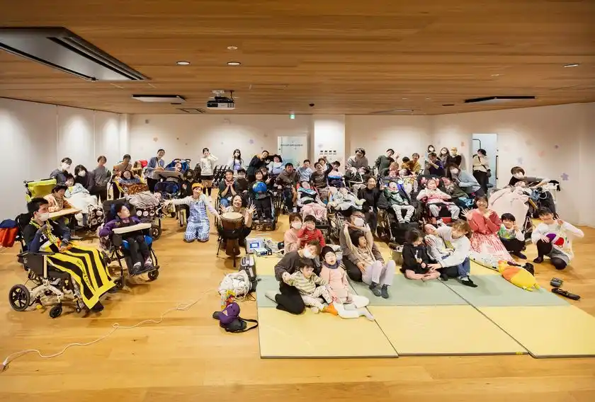 医療的ケアの必要な子どもたちを含め、すべての子どもが一緒に音楽を楽しめる参加型コンサートを実施