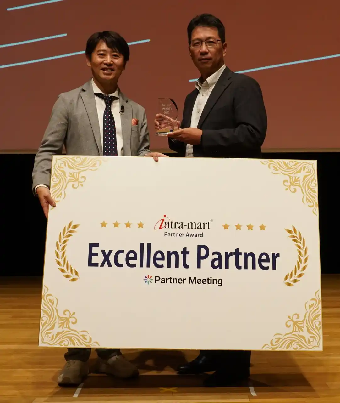 【株式会社日立ソリューションズ】 NTTデータ イントラマートから「Excellent Partner Award」を4年連続で受賞