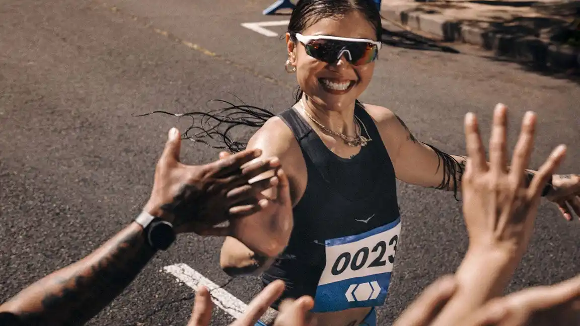 HOKA新グローバルブランドキャンペーン「 TOGETHER, WE FLY HIGHER（ひとりでは届かない高みへ）」を始動
