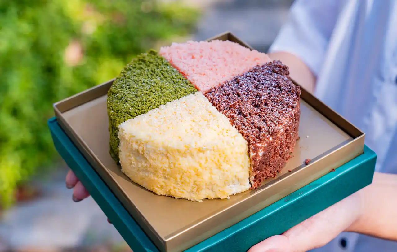 口どけが、記憶に残る。神戸発、“ふわとろ2層チーズケーキ”が進化。