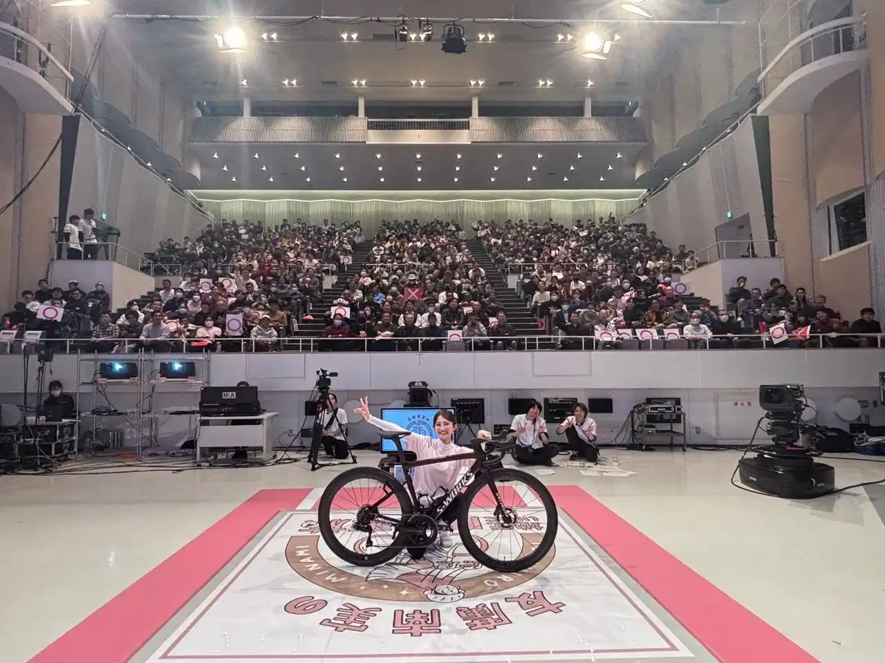 【株式会社CBCテレビ】 入社2年目のCBCテレビ・友廣南実アナウンサーが偉業達成！初の単独イベントが満席＆グッズも即完売。笑いと涙の「自転車旅」初イベントが大成功！