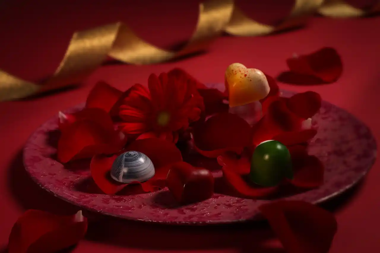 宝石の輝きを、味わいへ。ザ・ウィンザーホテル洞爺が創り上げた、限定ショコラの結晶。卓越の技が生む、ひと粒の芸術。