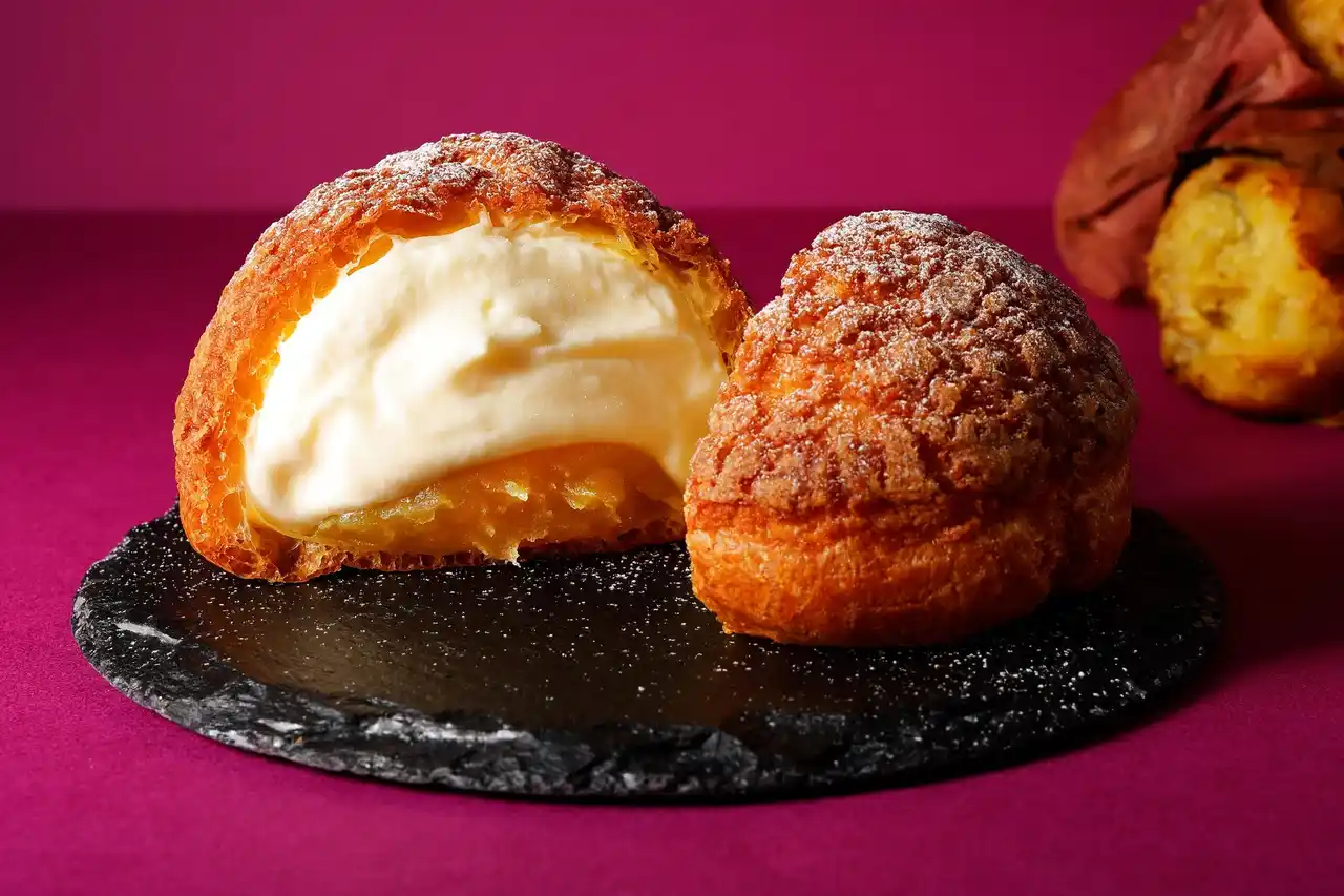 【株式会社シュクレイ】 【秋らしい味わいを楽しめる期間限定のチーズパフ】甘さが特徴の紅あずま×マスカルポーネチーズが相性抜群！東京ミルクチーズ工場より「チーズパフ 焼き芋」が新発売！