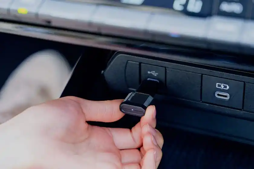 最新のCarPlayおよびAndroid Autoワイヤレスアダプター