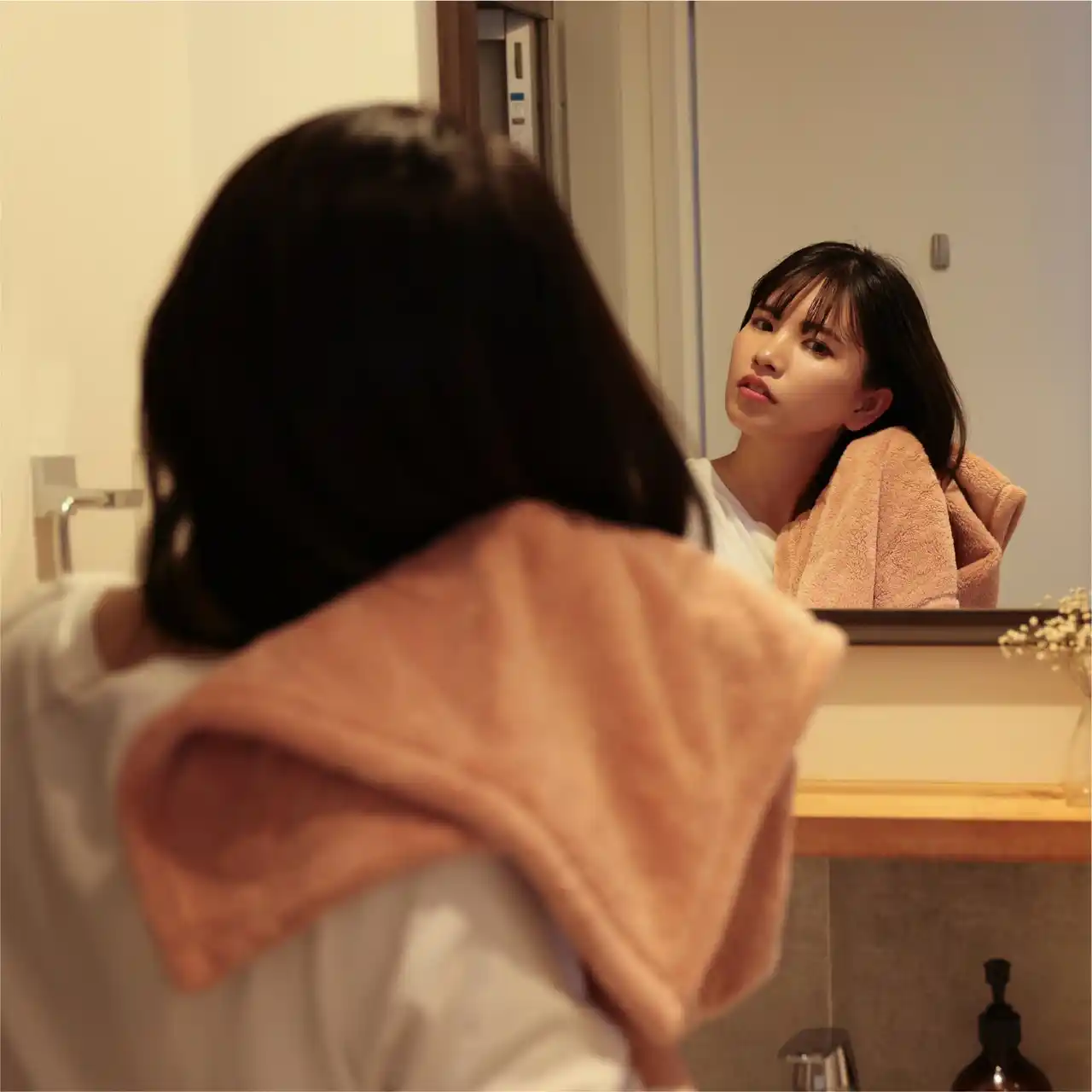 【株式会社シービージャパン】 【新商品】髪をこすらない、美髪タオル習慣。「カラリヘアー」で、夜のヘアドライを贅沢な“ご褒美ケア”に