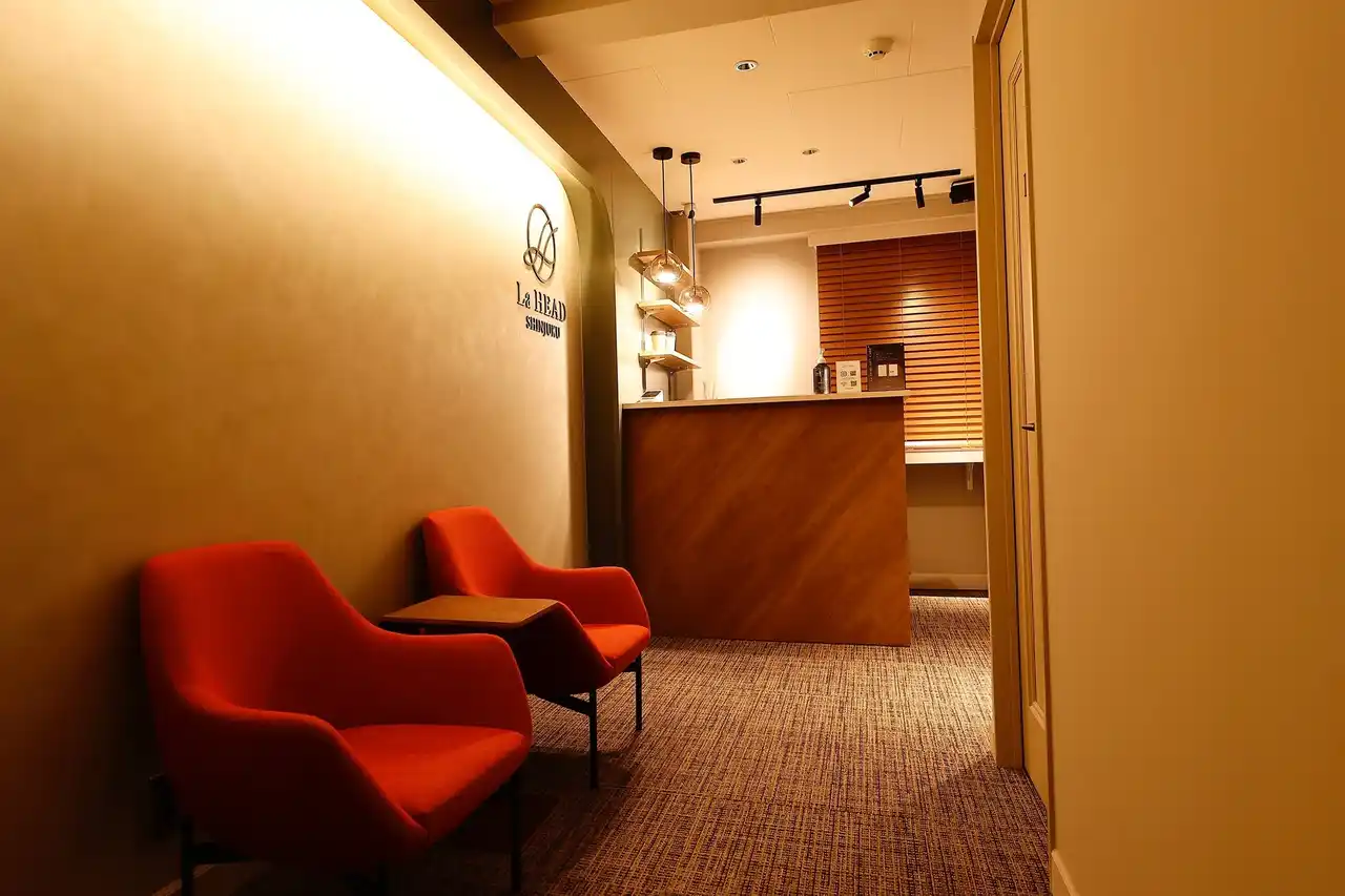 新宿に“脳の無重力”を生み出す没入型サロン『La HEAD（ラ ヘッド）』誕生。深い休息と静かな解放を届けるドライヘッドスパ体験