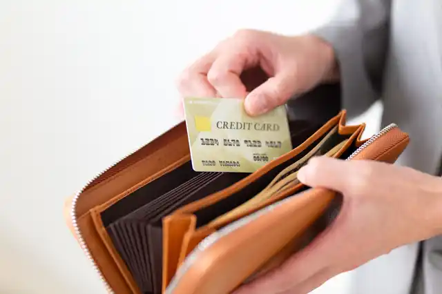 クレジットカード顧客満足度、「年会費」や「ポイントプログラム」の影響力が上昇、高まる顧客セキュリティ意識