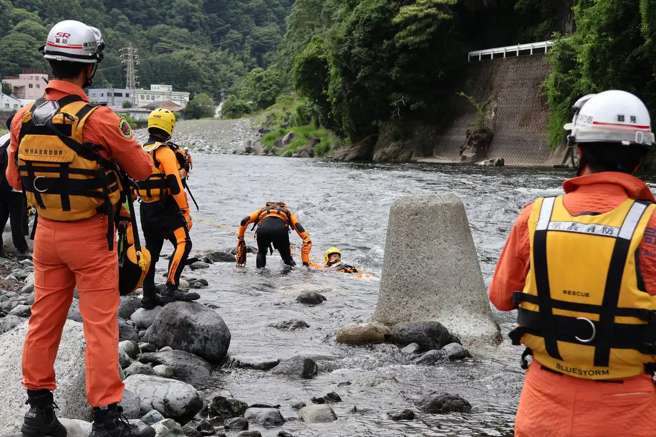 【神奈川県小田原市】河川での流水救助事案における初の3救助部隊合同訓練を実施しました！！