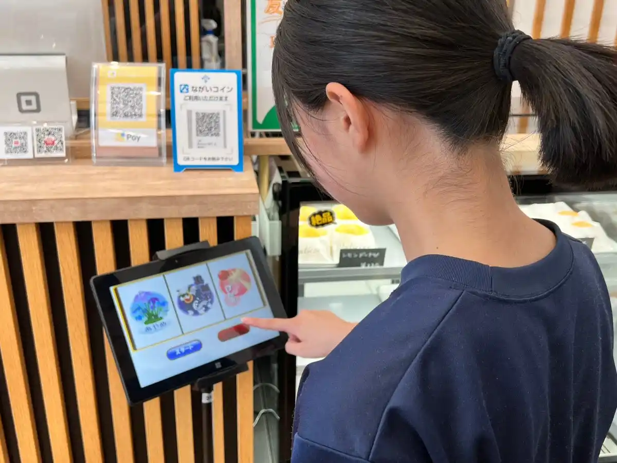 山形県長井市のハイテク無人店舗「長井市スマートストア」に“駄菓子スロット”が登場！ by PR TIMES