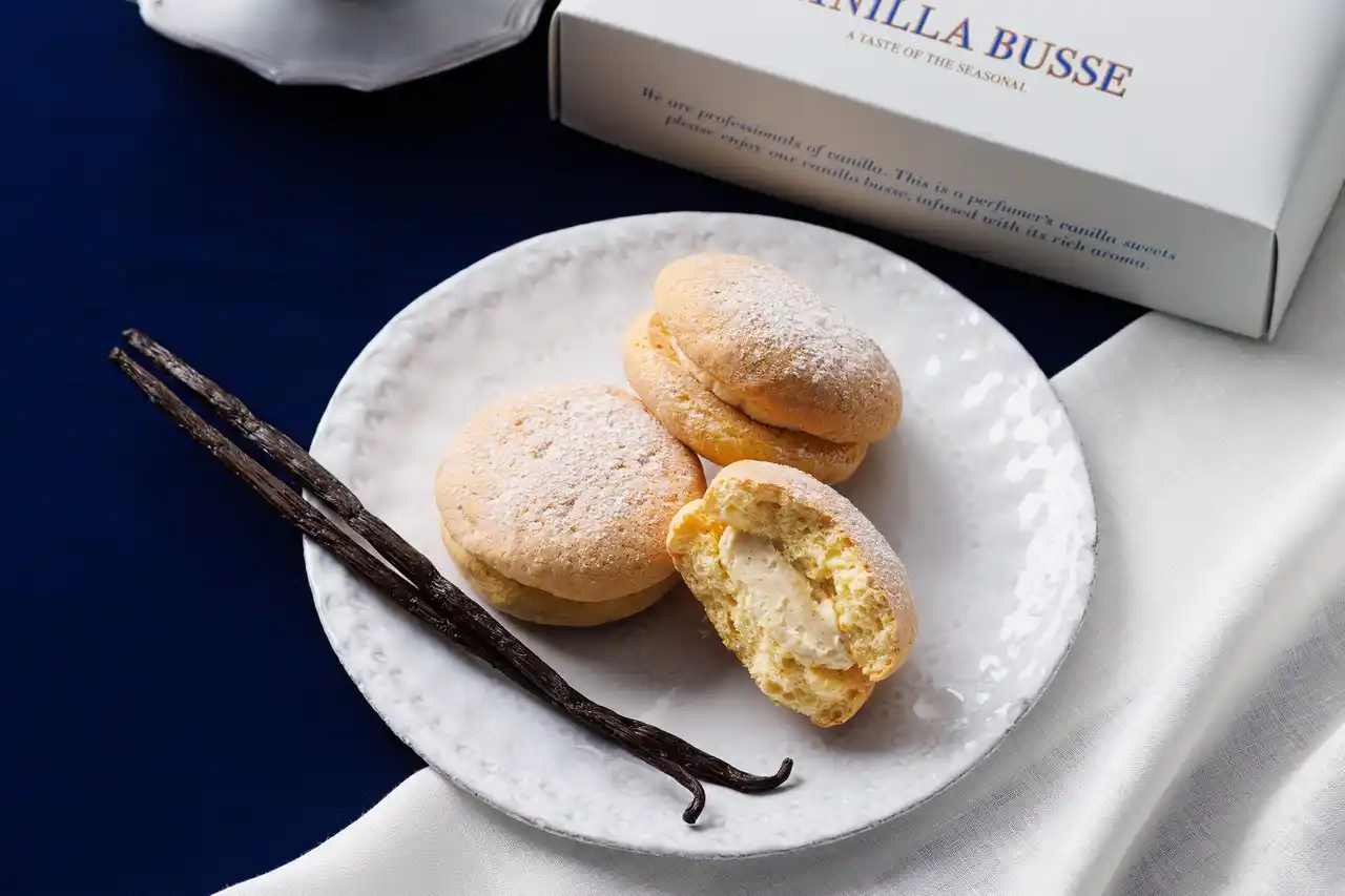 【株式会社シュクレイ】 【期間限定】バニラ香る、ふんわりブッセ。北海道産小麦×マダガスカル産バニラで仕立てた新商品。「VANI（バニ）」から「バニラブッセ」を新発売いたします！
