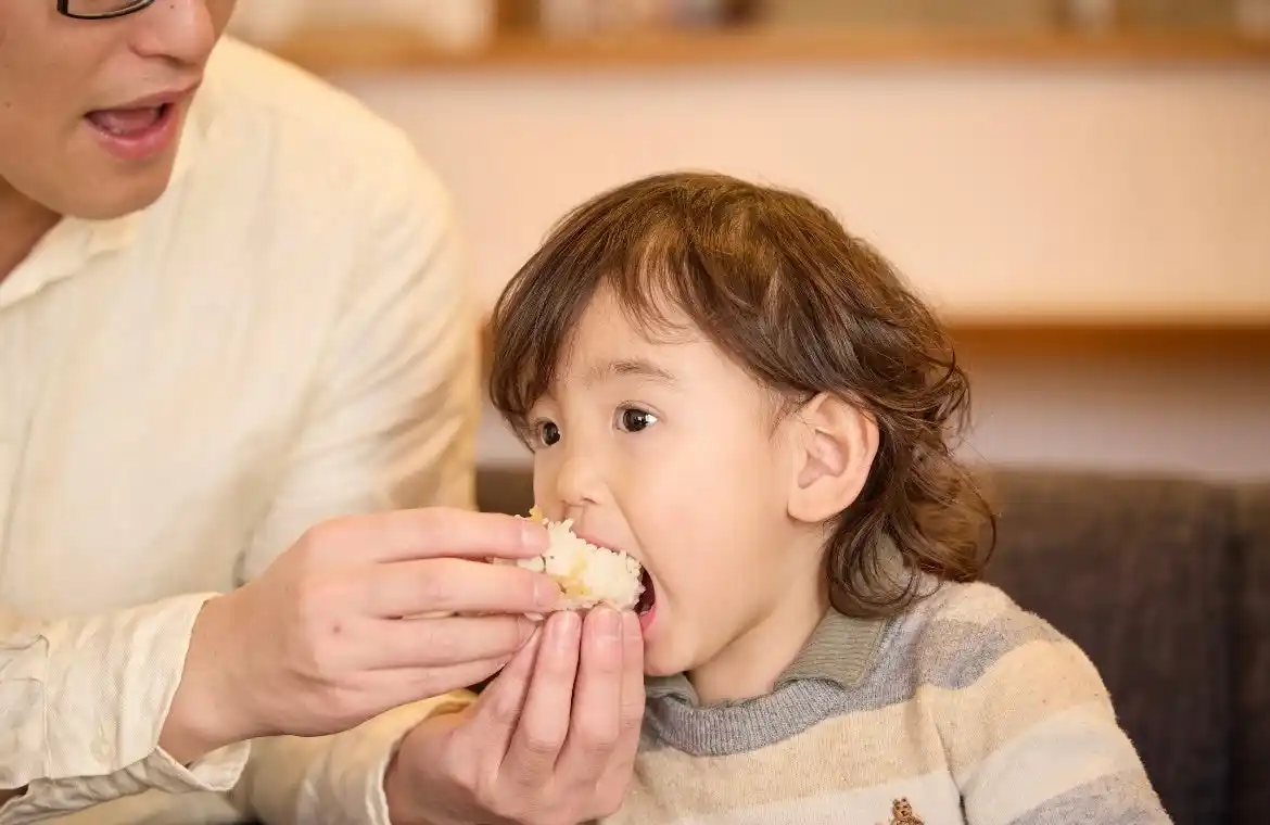 【合同会社sukutabe】 「考えない」で、朝から握るだけ。国産・無添加・お出汁の味覚で、子どもの“噛む力”まで育む「混ぜごはんの素」を新発売