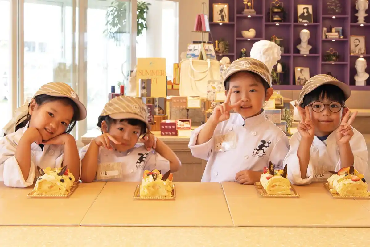 【株式会社ポトマック】 夏休みの思い出に♩キッズパティシエ体験が出来るTOOTH TOOTHのスイーツ作りイベント『KIDS KITCHEN』2025年8月に開催！マリンピア神戸「LAGOON TOOTH TOOTH」にて。
