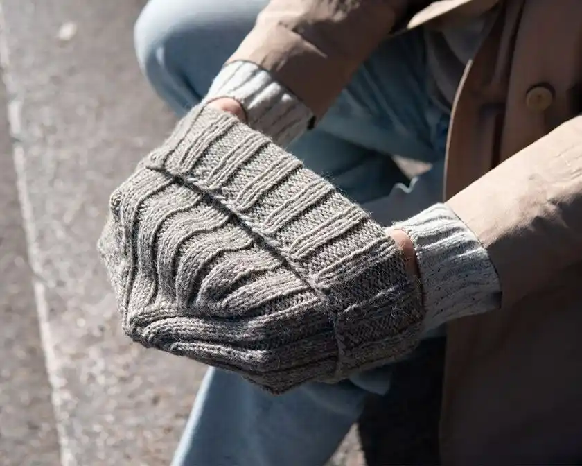 ストレッチ性のある編みで着用感と保温性を両立