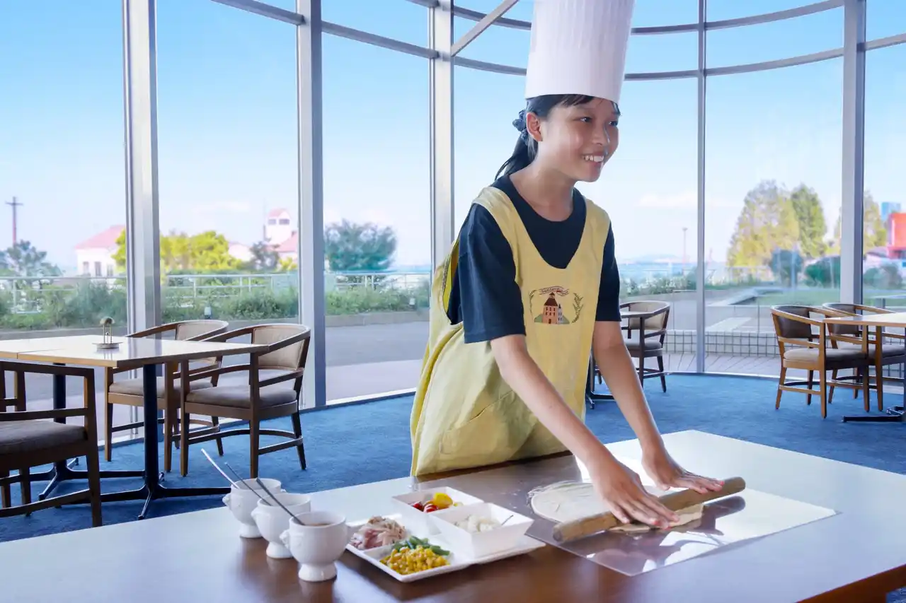 【京阪ホテルズ＆リゾーツ株式会社】 【琵琶湖ホテル】敬老の日 キッズ体験イベント開催 『手づくりピッツァでありがとう』
