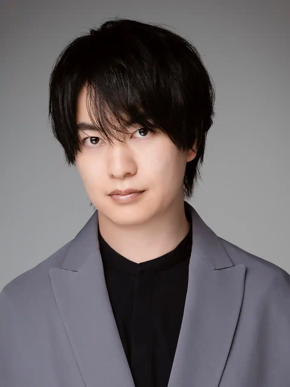 【学校法人吉田学園】 「Dr.STONE」石神千空 役の声優・小林裕介さんが母校へ！ 8/3（日）はAMGでアフレコ体験をしよう
