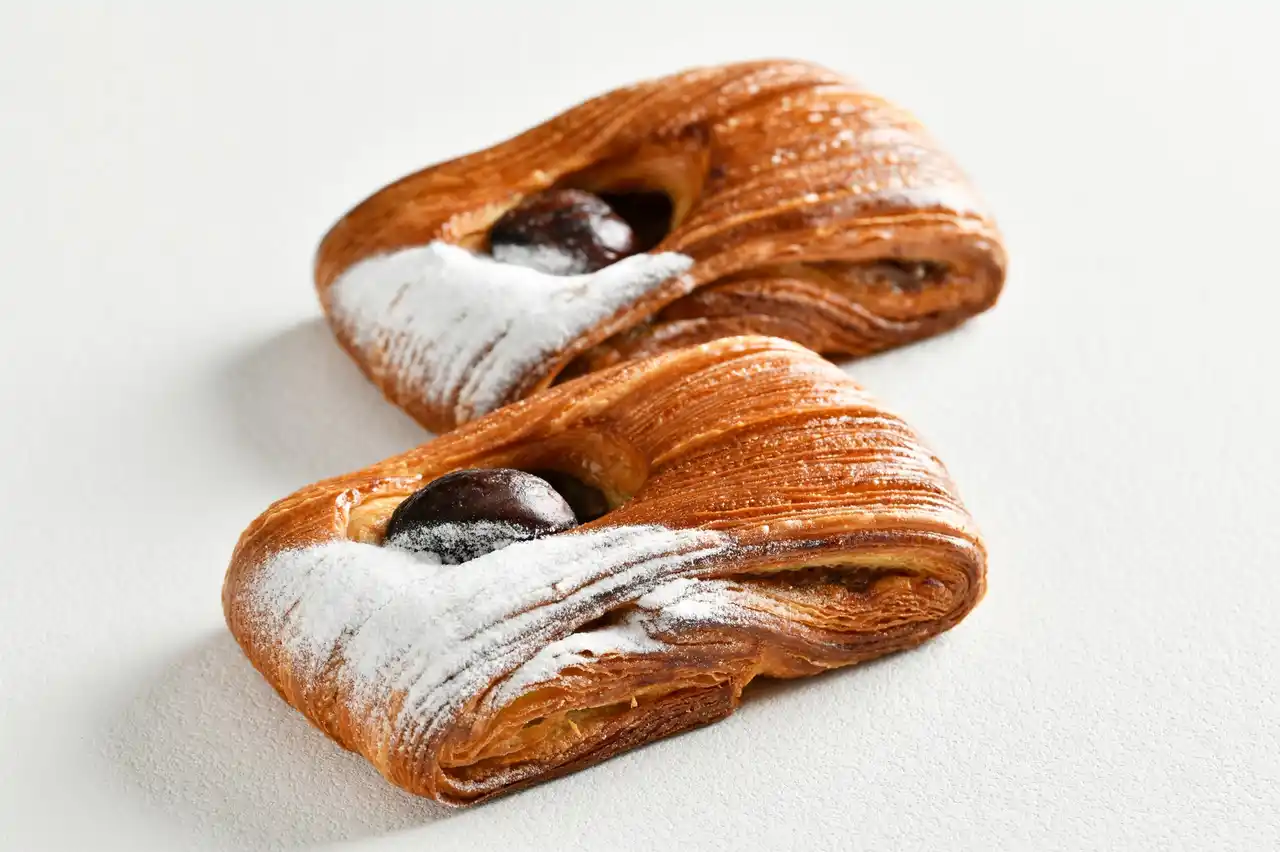 【ホテルニューグランド】香り高い味わいと芸術的な縞模様が魅力！秋限定「栗のパンスイス」