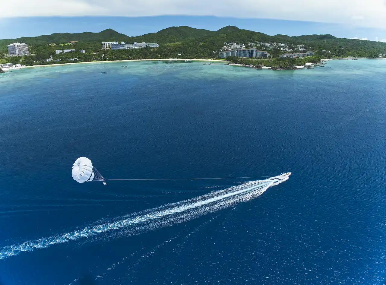 【ハレクラニ沖縄】 海と空から楽しむ新アクティビティを開始