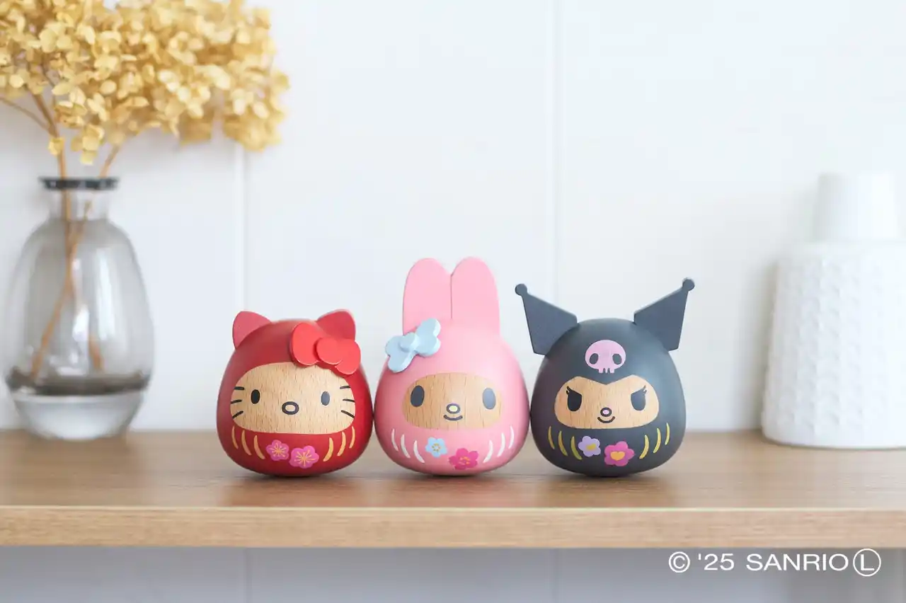 【株式会社ニチガン】ハローキティ、マイメロディ、クロミの木製だるまが新発売！