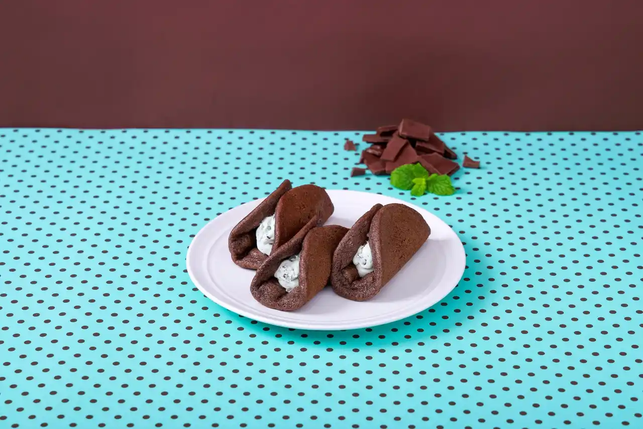 夏らしい爽やかな、セブンプレミアムのチョコミントフレーバー商品が新登場！しっとりふわふわ生地の「チョコミントオムレット」としっとりなめらかな「チョコミント蒸しパン」2商品登場