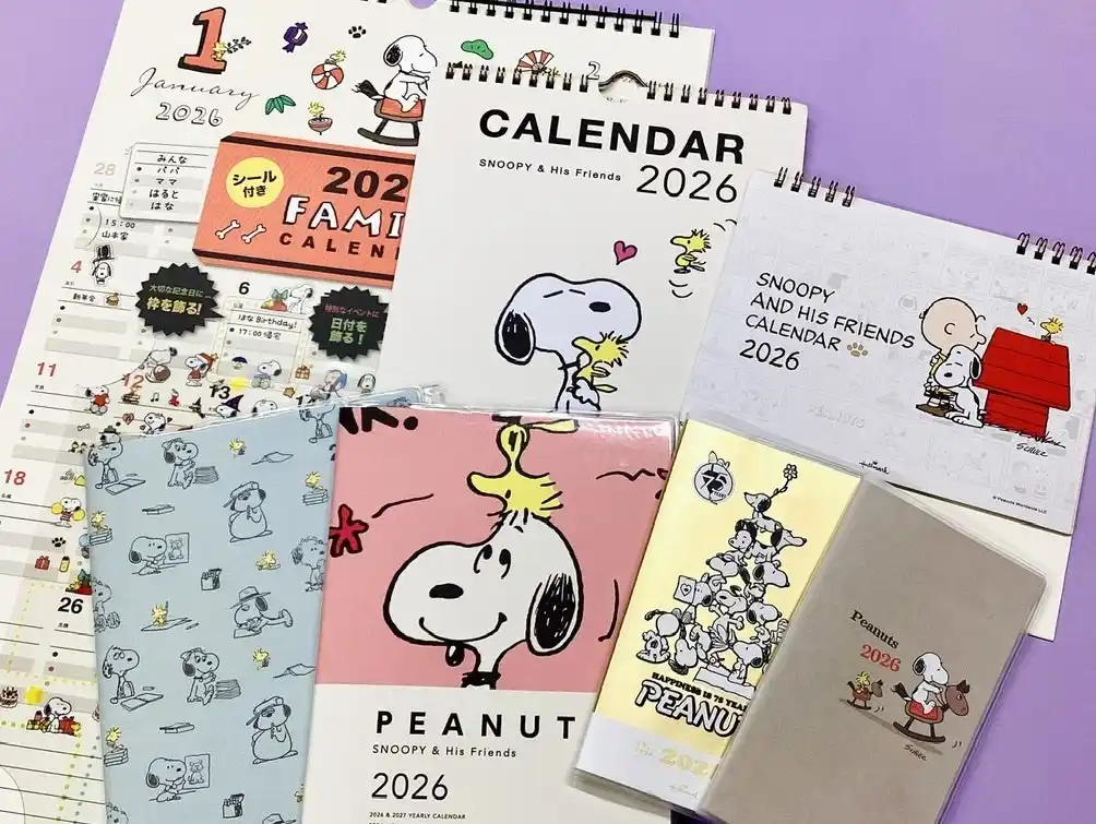 特別アートやコミック75周年記念デザインも！ Peanuts(TM)の仲間たちと一年を楽しめる2026年版カレンダー＆ダイアリーが日本ホールマークから発売