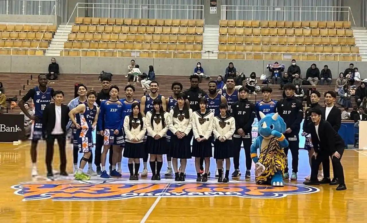 【カンコー学生服】 岡山南高校の生徒がデザイン！プロバスケチーム「トライフープ岡山」イベントユニフォーム完成披露　～産学連携のキャリア教育プロジェクト～