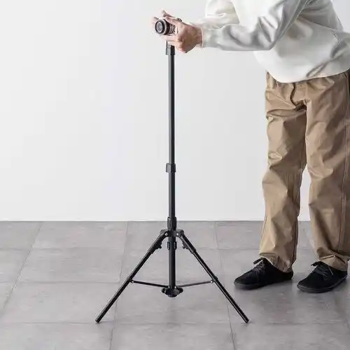 【サンワダイレクト】 地面に置くだけで自動開脚！超時短＆軽量カメラ三脚を発売