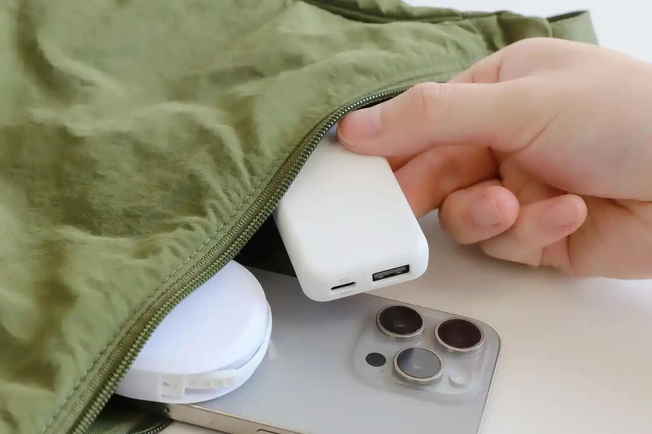 オウルテック史上最薄＆最軽量クラス！薄さわずか13mmのAC充電器「OEC-APD20A1C1Gシリーズ」を発売。