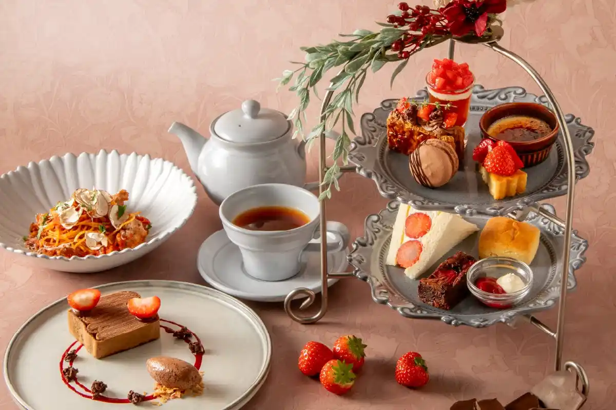 甘美な苺とショコラのバレンタインスイーツで、幸せなひとときを。2025年12月26日（金）より神戸の洋菓子屋「PATISSERIE TOOTH TOOTH」にて、期間限定スイーツが登場。