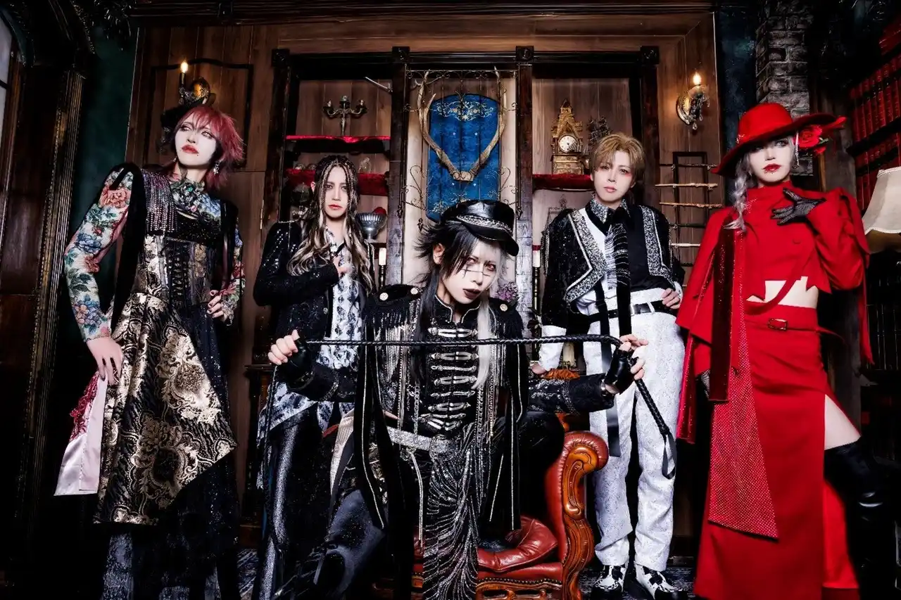 ヴィジュアル系バンド『0.1gの誤算』の10周年記念ライブのベストショットがセブン‐イレブンのマルチコピー機に登場　メモカぴあにて販売開始！