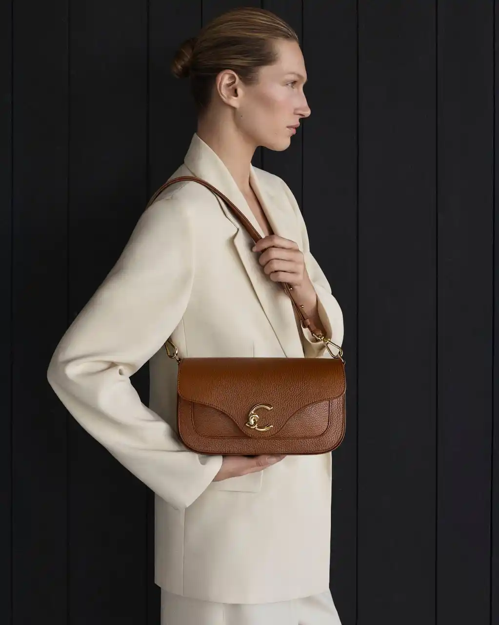 【Hunter Japan株式会社】 COCCINELLE(コチネッレ)が贈る#EssentiallyME: 新作 2025年秋冬キャンペーンを公開！