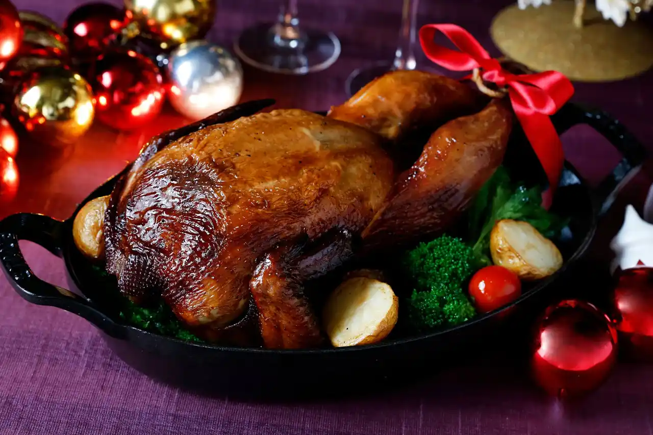 【重慶飯店 / ローズホテル横浜】 重慶飯店初の試み 聖夜を彩る「クリスマスチキン」をテイクアウト限定で販売