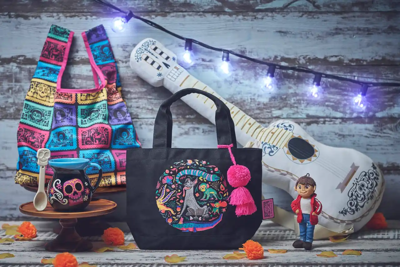 【ウォルト・ディズニー・ジャパン株式会社】 『リメンバー・ミー』の世界観をネオンカラーで鮮やかに表現した新コレクションをディズニーストアで8月22日（金）より順次発売