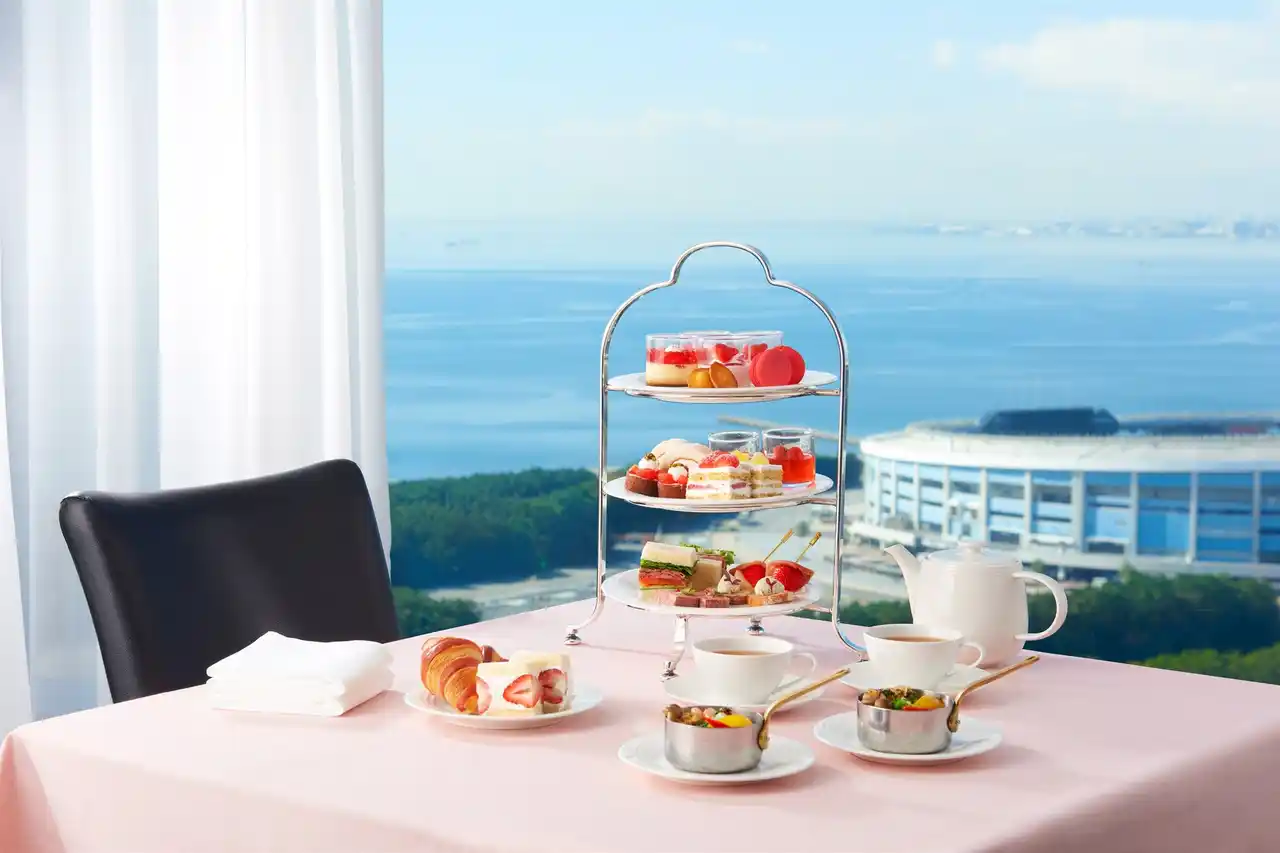 【ホテルニューオータニ幕張】お部屋で過ごす、甘くて優雅ないちご時間。冬限定“いちごアフタヌーンティー”付ステイプラン