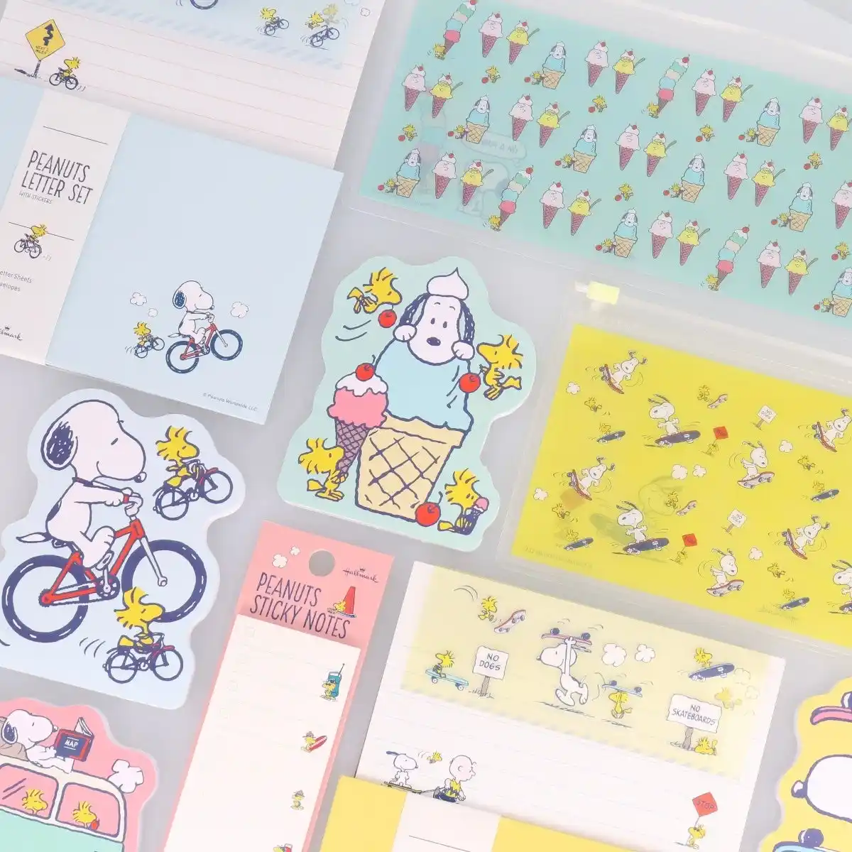 スヌーピーと夏旅気分！ 爽やかカラーのPeanuts(TM)新作文房具＆雑貨が日本ホールマークから登場