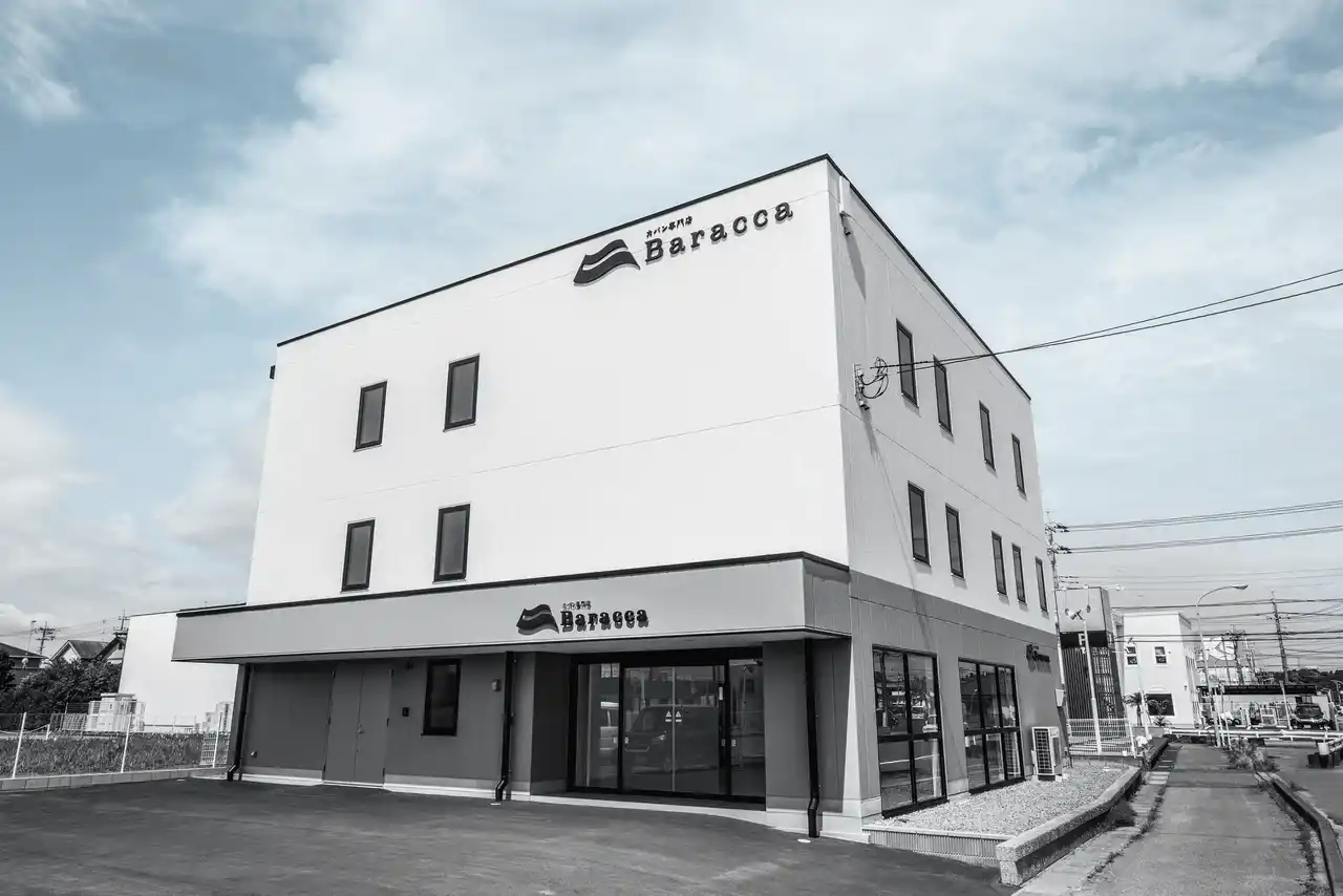 【株式会社サンペイ鞄店】 リアルとオンラインを融合した新しいお買い物体験「カバン専門店 Baracca」7月18日にオープン