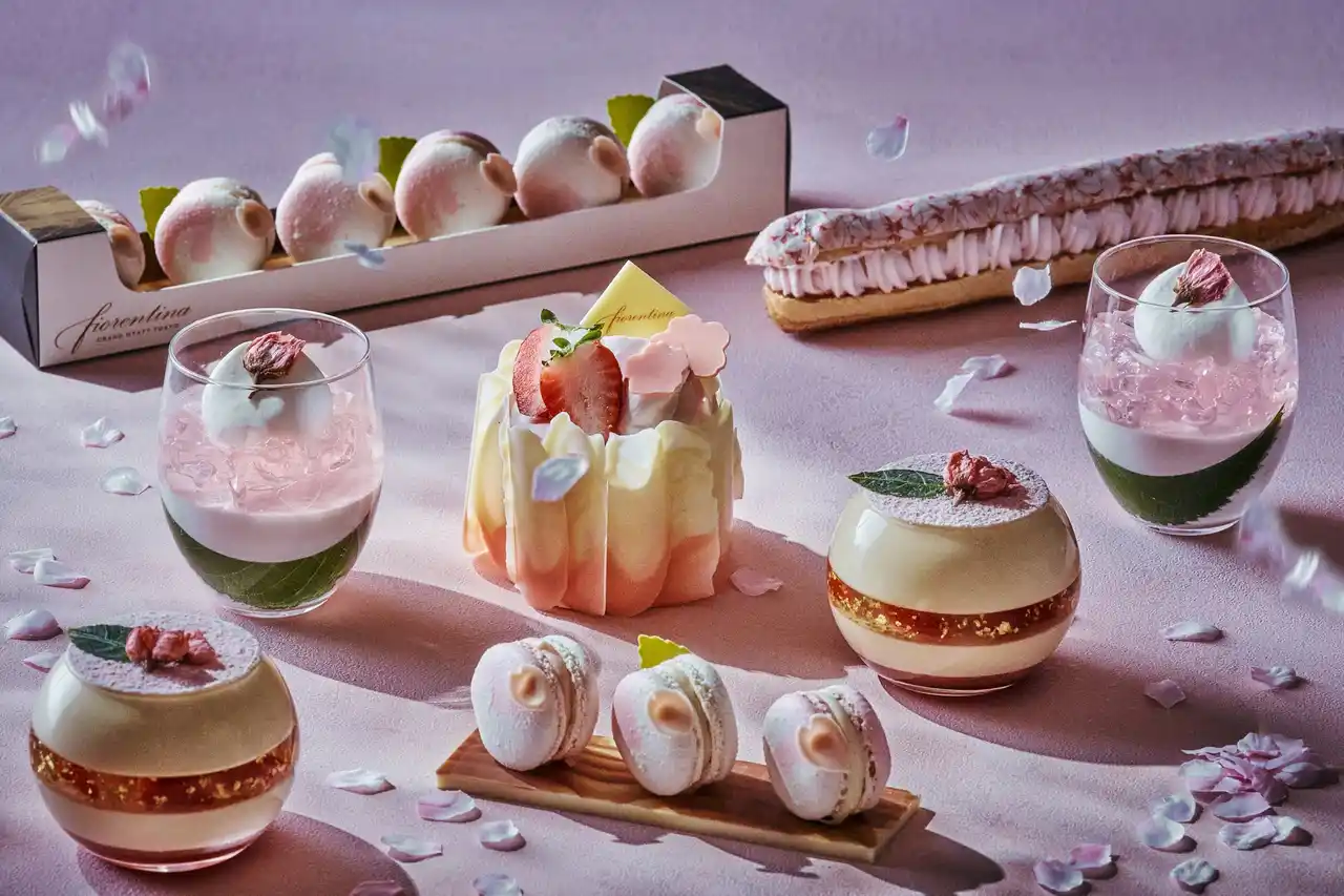 金箔がきらめく桜ティラミスや桜が上品に香るマカロンが新登場　約30cmのロングエクレアやワンランク上の食材を贅沢に使用するプレミアムケーキも「桜スイーツ&ブレッド セレクション」