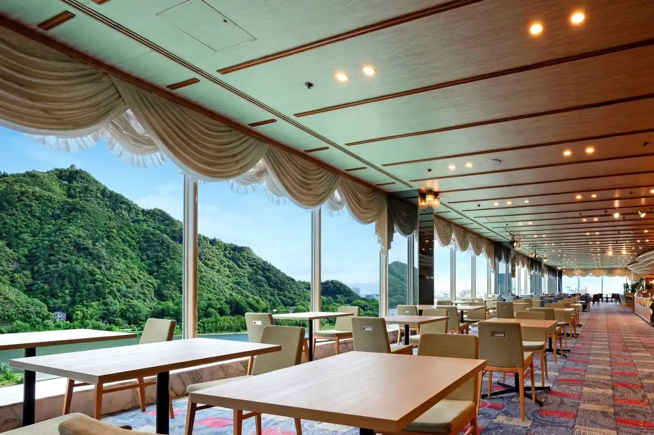 【株式会社名鉄ホテルホールディングス】 【岐阜グランドホテル】 夏休み企画7日間限定 展望レストランにて サマーナイトビュー『スカイビュッフェ』を開催