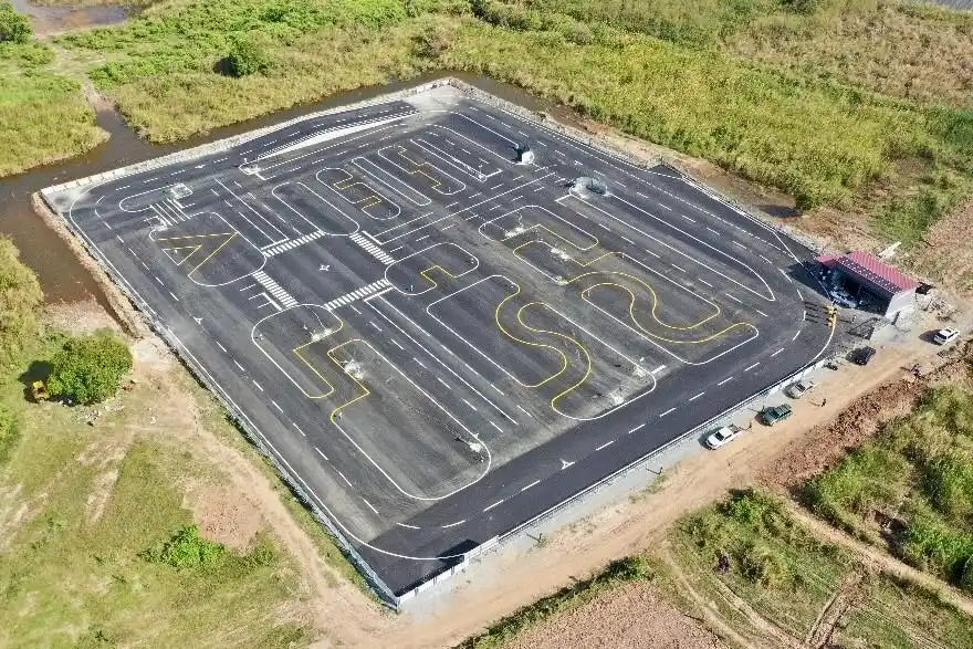 海外初、日本基準の教習コースがカンボジアに完成。