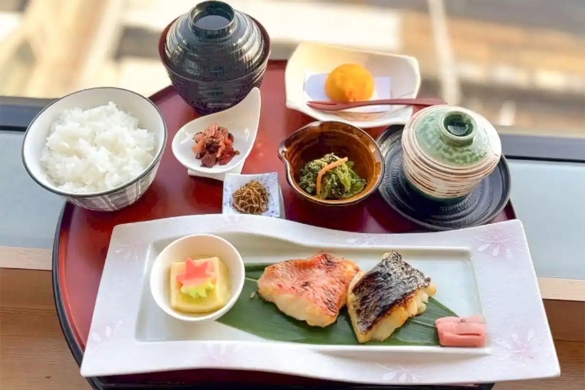 【株式会社ハトヤ瑞鳳閣】 京都・西京焼き専門店「栄寿庵」、秋限定 “紅葉御膳（もみじごぜん）” 発売「二種の西京焼きを食べ比べ、専門店ならではの季節御膳」