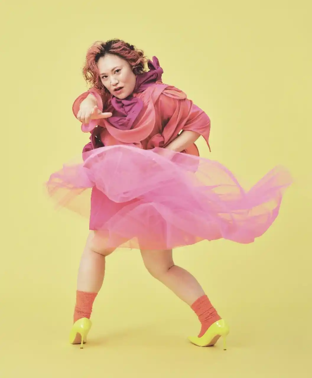 【株式会社リクルート】 “飾らない”子育て写真がSNSで話題！バービーが“自分らしさ全開”のド派手ウエディング姿を披露