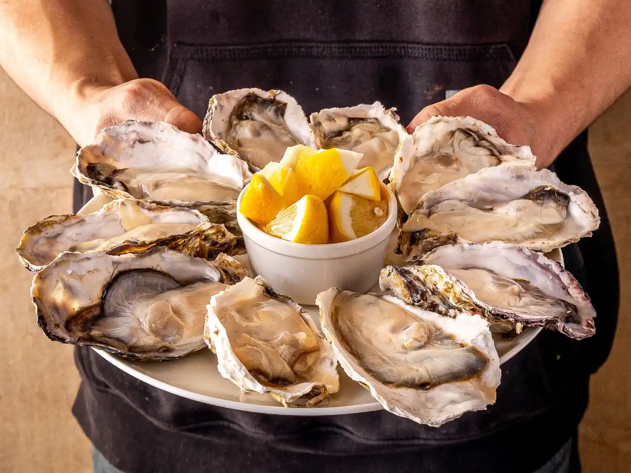 【生牡蠣100円】「10年間ありがとう、これからもよろしくお願いします」