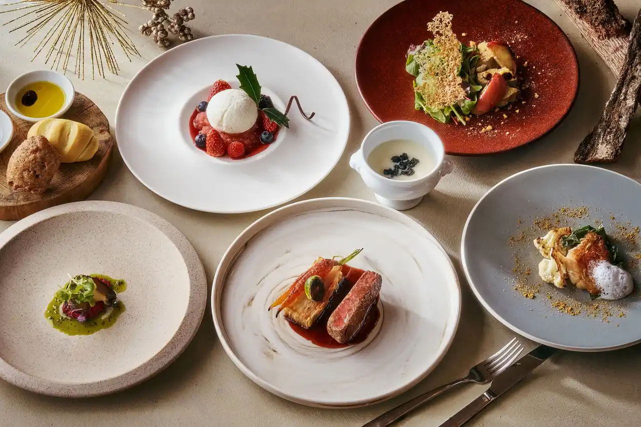 【HMJ】 【箱根リトリートfore & villa 1/f】澄んだ空と雪景色で幻想的な箱根・仙石原を眺めながら　クリスマス＆お正月メニューを堪能