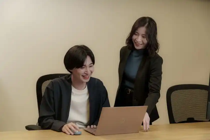 チームやプロジェクトの枠を超えて自然をFBを伝え合う。