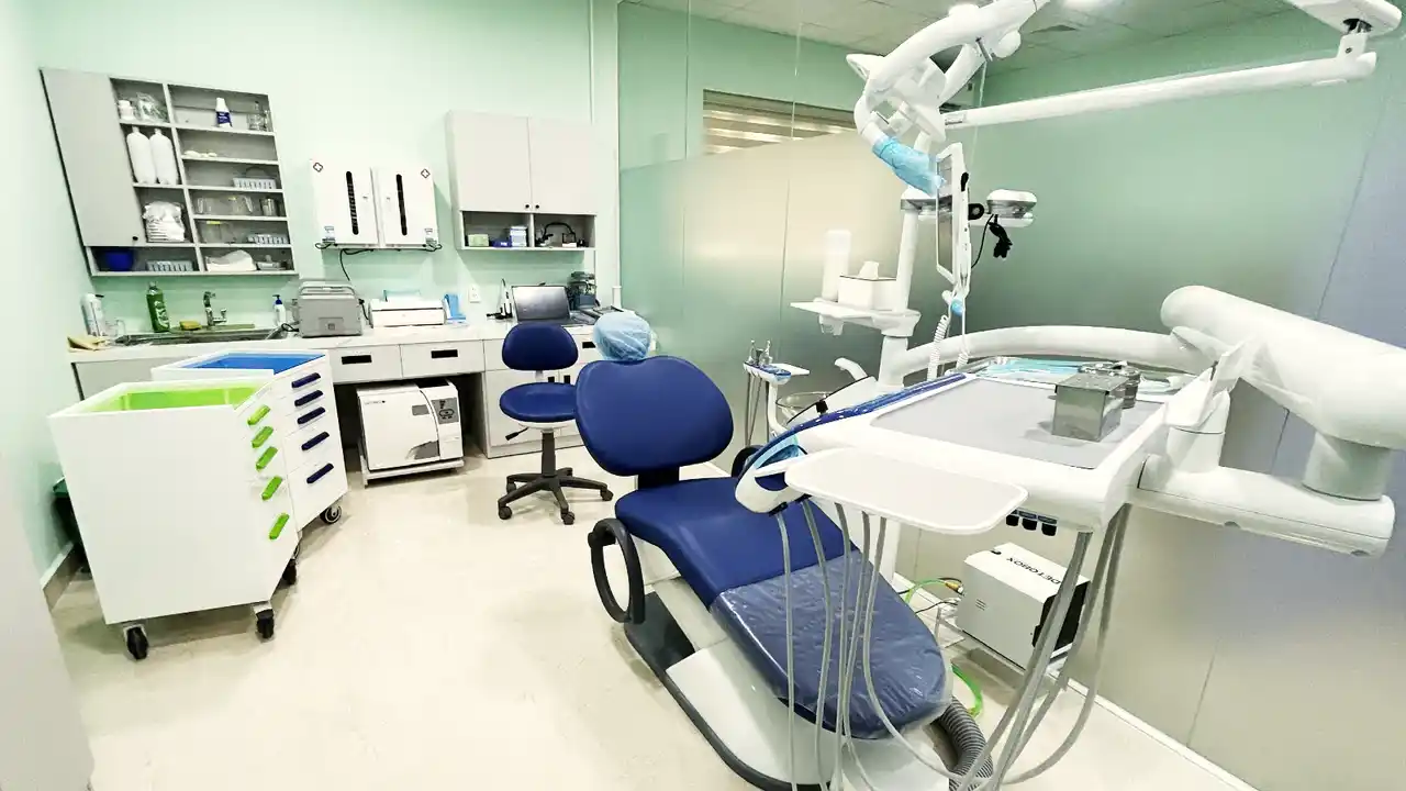 【株式会社HOLUS】 HOLUSベトナム現地法人AGRIEX、第二工場に検診・指導拠点「デンタルルーム」を開設