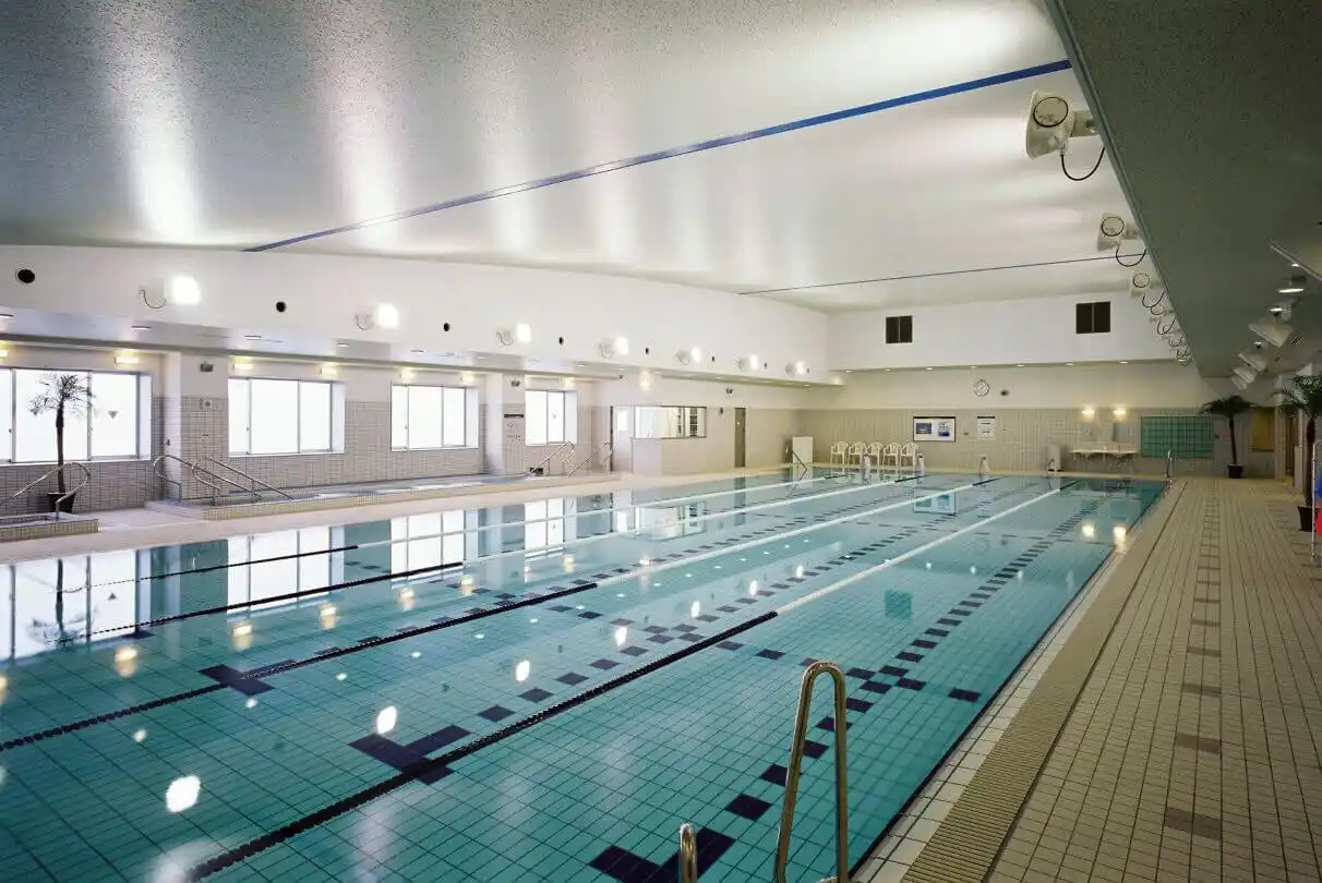 【株式会社COSPAウエルネス】 この夏、地域の笑顔が集まる場所へ！コ・ス・パで、プール開放イベントを開催　家族と、友達と、会員以外の皆さんもコ・ス・パの屋内プールで、最高の思い出をつくりましょう！