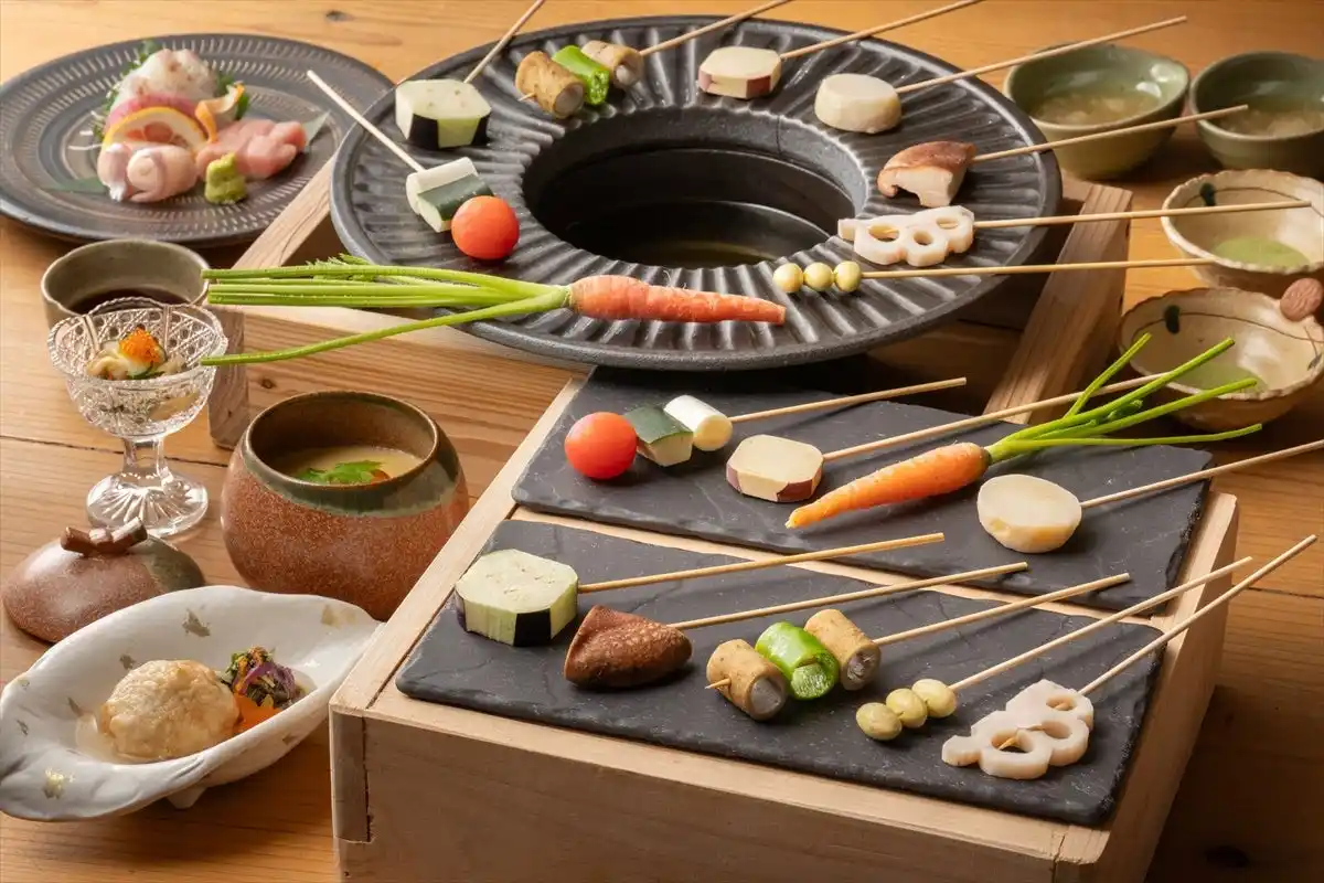 長崎・東彼杵の隠れ宿で“揚げる音”を聴く。 2万坪の自然に抱かれ、特許技術の鍋で旬を味わう体験型料理「里山の旬菜 菜種揚げ」提供開始